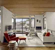 Dřevěné domy - interiér uvnitř. Kuchyň a obývací pokoj v dřevěném domě