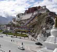 Historické hlavní město Tibetu. Starobylé město Lhasa - hlavní město hornaté Tibetu