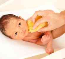 Jak se vykoupat novorozeně poprvé? Které byliny koupat novorozence?