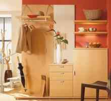 Kompaktní a funkční nábytek v malé chodbě