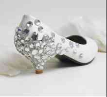 Módní trend - svatební obuv s nízkými podpatky