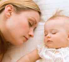 Klady a zápory na situaci, kdy je dítě spí s matkou. Jak ho odstavit z toho