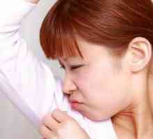 Pot zápach čpavku: Příčiny a zápach neutralizace