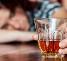 Příznakem otravy alkoholem a léčbu doma