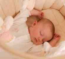 Jak novorozenec spánek ve dne v noci