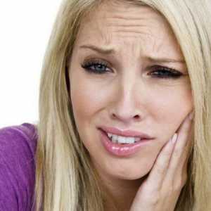 Gelové dásně během kousací, zánětu a parodontóze