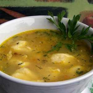 Vaření v slovanském polévka s knedlíčky