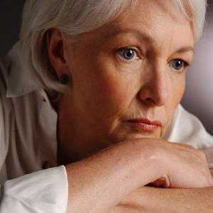 Jak rozpoznat první příznaky menopauzy u žen