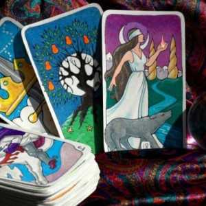 Tarotové karty moon: význam a interpretace. Což znamená, že měsíc v tarotové karty?