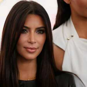 Kim Kardashian před a po plastické hmoty. Je Kim Kardashian plast vyrobený a kde přesně?