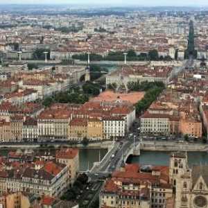 Lyon, France. Atrakcí města na břehu řeky Rhôny
