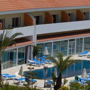 M. Moniatis Hotel 3 (Limassol) - fotky, ceny a recenze