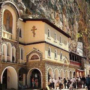 Ostrog klášter v Černé Hoře: jak se tam dostat?