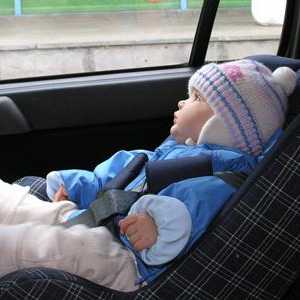 Je možné přepravovat děti na předním sedadle? V jakém věku dítěte může jezdit na předním sedadle v…
