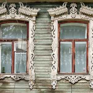 Obložení okna v dřevěném domě. typy obalů