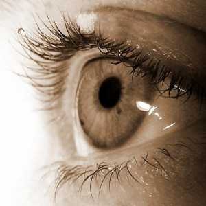 Proč mereschatsya černé tečky v očích