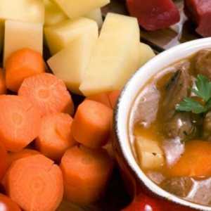 Zeleninu s masem v hrnci v troubě - vydatná a snadné jídlo