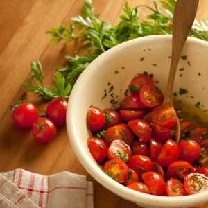Cherry rajčata ve vlastní šťávě - nejen chutné, ale také užitečný