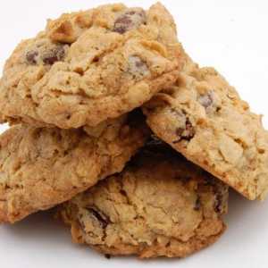 Krok za krokem recept na ovesné sušenky doma s využitím ořechů a rozinek