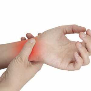 Zápěstí podvrtnutí rukou: příznaky a léčba