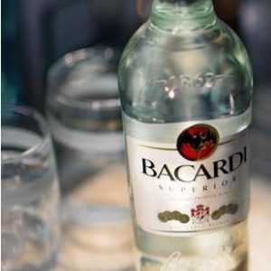 Co pít „Bacardi“: historie pití, jeho odrůdy, stejně jako koktejly recepty na…