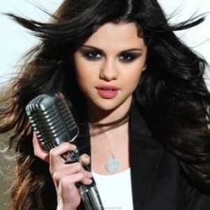 Selena Gomez: hmotnost, výška a tvar parametry talentovaná dívka