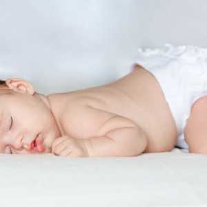Kolik spánku by novorozeně?