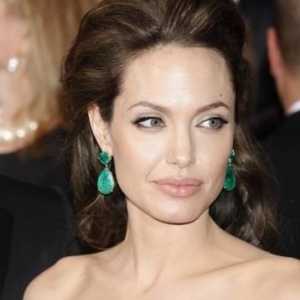 Jak starý je Angelina Jolie? Historie renomované herečka