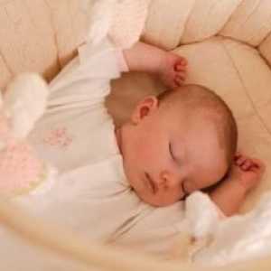 Jak novorozenec spánek ve dne v noci