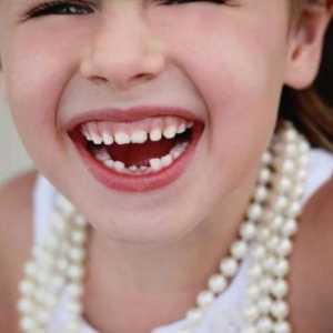 V jakém věku a v jakém pořadí dítě zuby vypadnou? Řidičské Ztráta primárních zubů u dětí