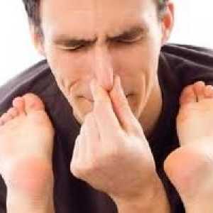 Trpíte nepříjemný zápach nohou? Jak se zbavit jednoduchými metodami: některá doporučení