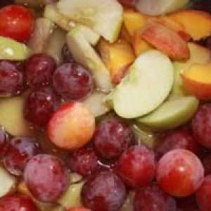 Close kompot z jablek a vinných hroznů na zimu. Nejlepší recepty!